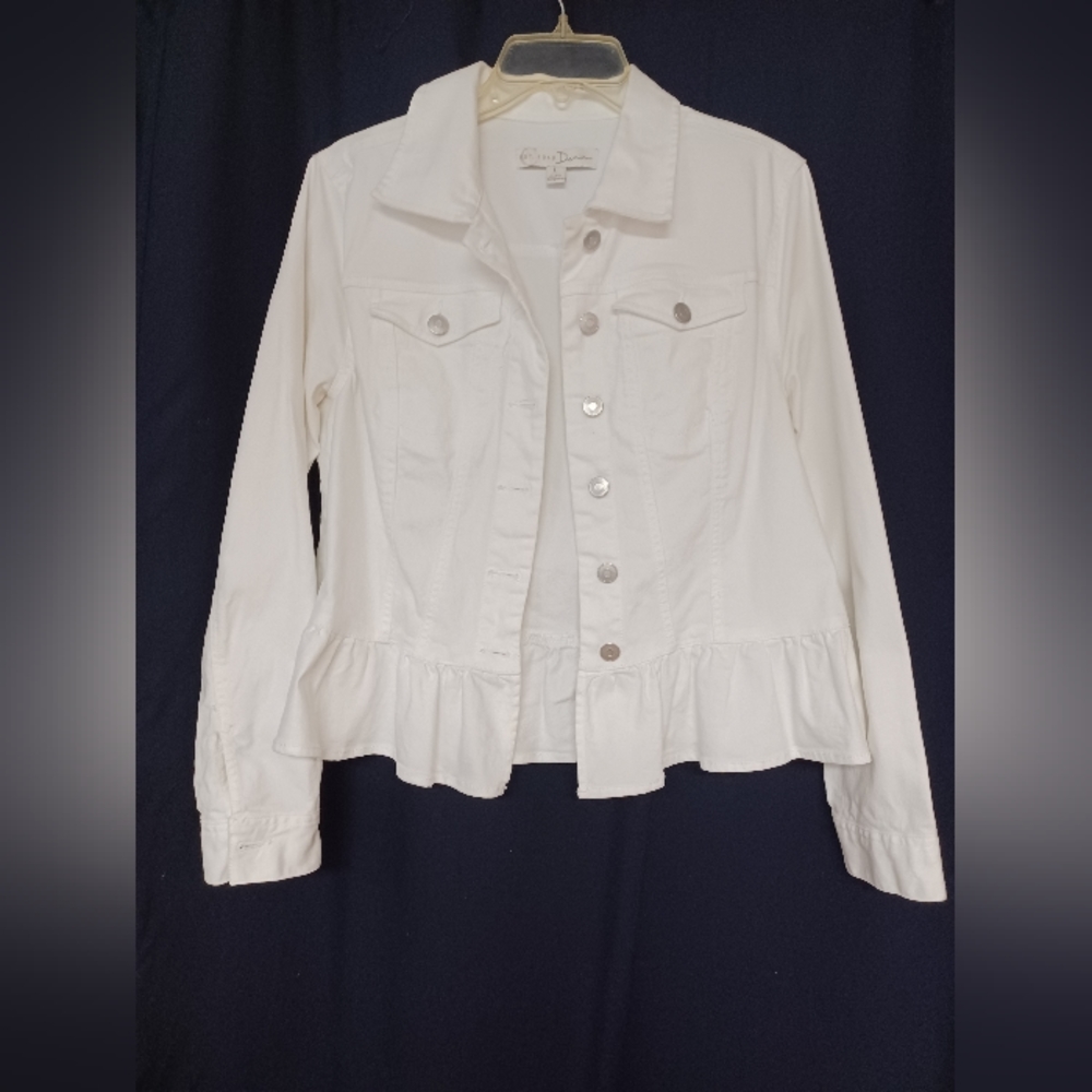Old Navy white denim/Jean jacket. Size L.